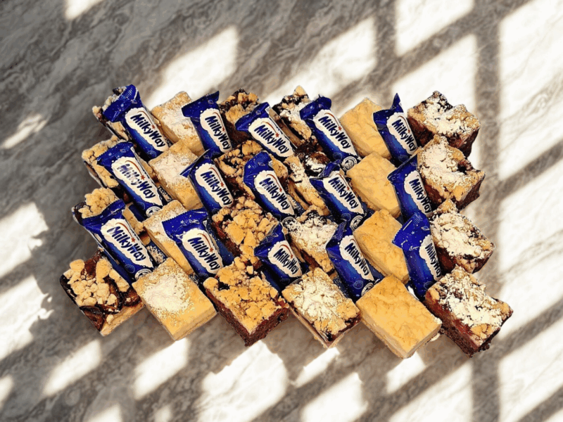Blech Kuchen traditionell <br> [24 Stück / Platte] <br> [1 Stück = 2,35€]
