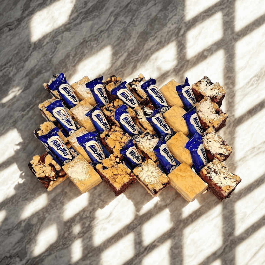 Blech Kuchen traditionell <br> [24 Stück / Platte] <br> [1 Stück = 2,35€]
