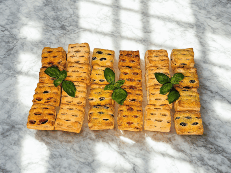 Blätterteig-Taschen pikant vegan <br> [24 Stück / Platte] <br> [1 Stück = 2,17€]