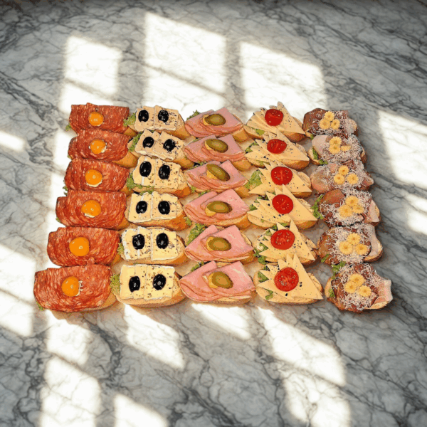 Canapé traditionell <br> [30 Stück / Platte] <br> [1 Stück = 3,05€]