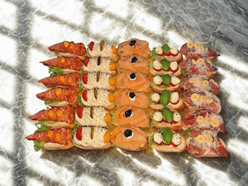 Canapé kreativ <br> [30 Stück / Platte] <br> [1 Stück = 3,72€]